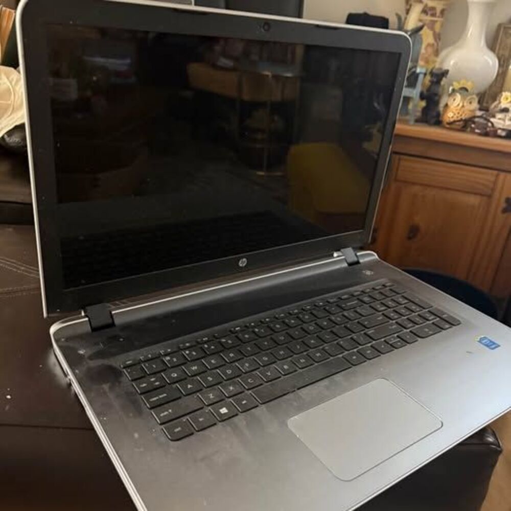 HP Pavilion Laptop series 17 original 17.3 inch huge Older laptop sturdy work